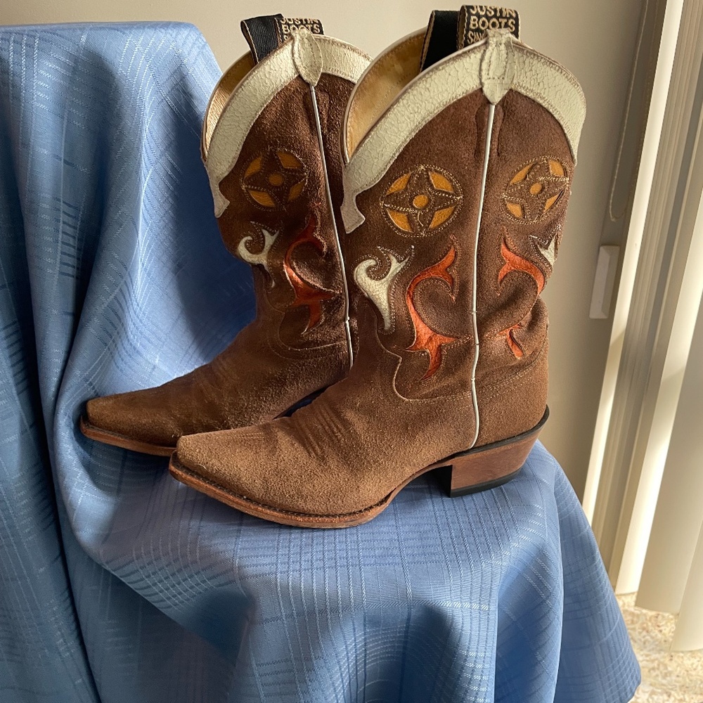 Justin Vintage Suede Boots